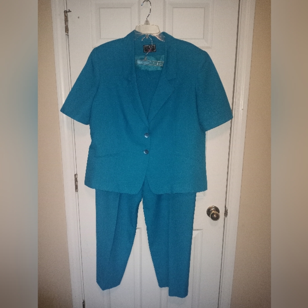 Vinci Clothiers 2 Piece with Jacket and Pants Size 20